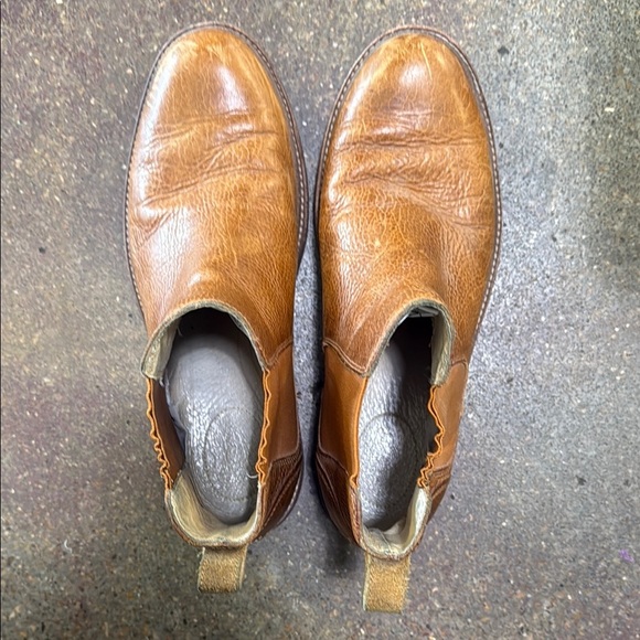 UGG Tan Boots Classic Chelsea Style - Picture 3 of 5